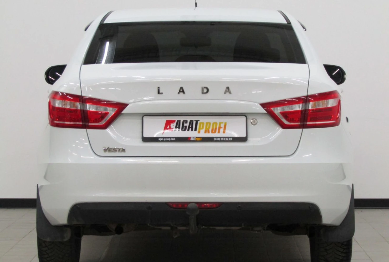 Фото автомобиля LADA VESTA, 2017 — госномер Е556РР196. Цвет: Белый