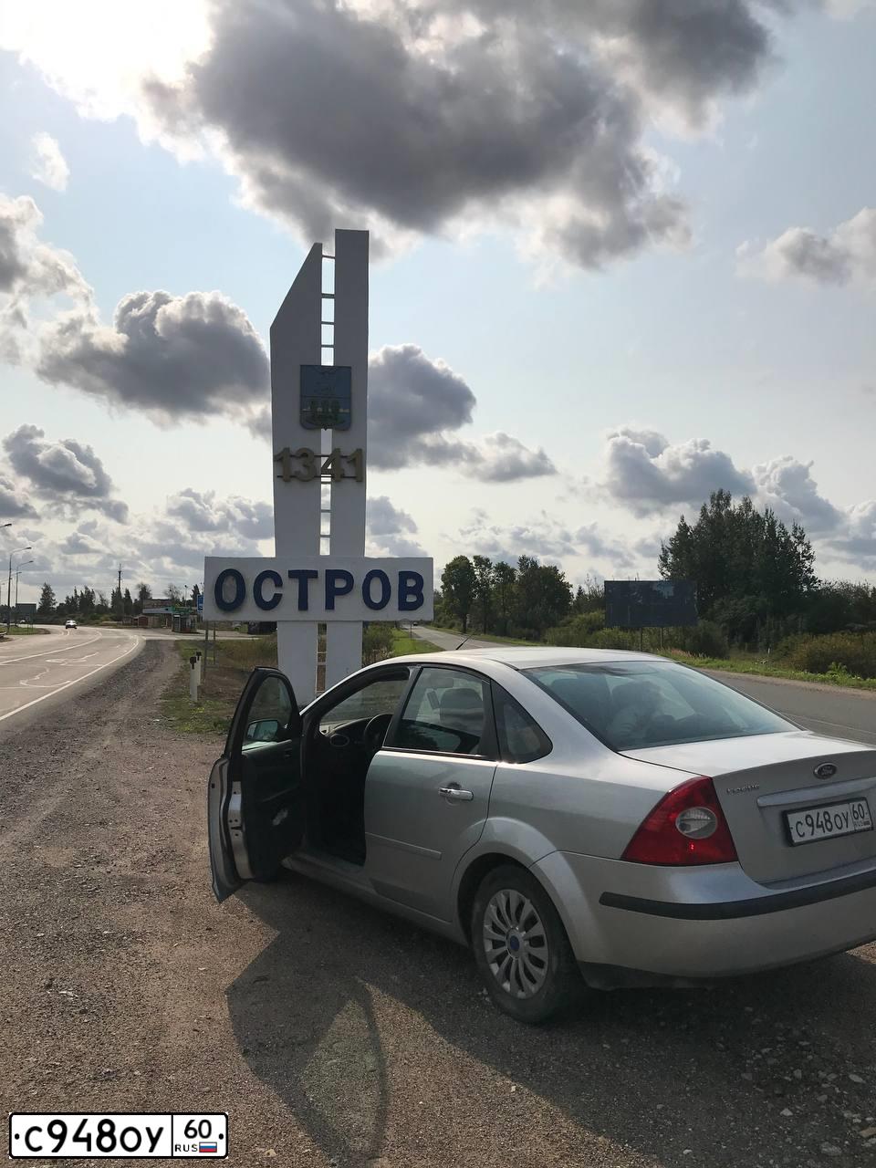 Фото автомобиля FORD FOCUS, 2008 — госномер С948ОУ60. Цвет: Серебристый