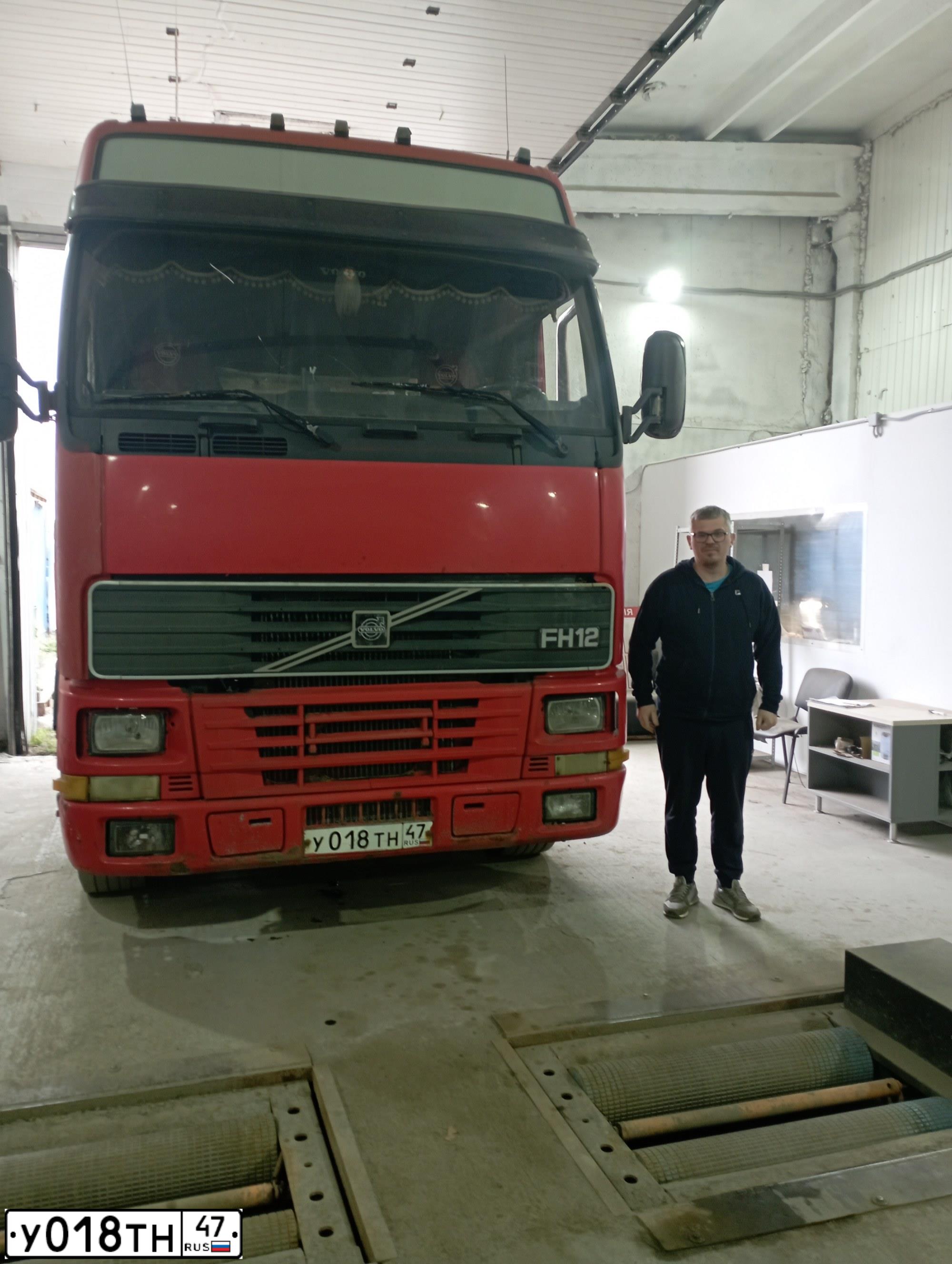 Фото автомобиля VOLVO SERIE FH /4X2/, 1995 — госномер О809РХ196. Цвет: Красный
