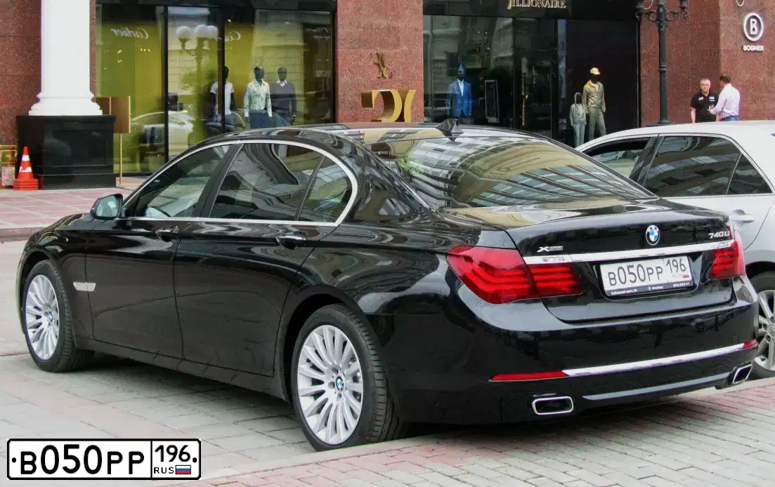 Фото автомобиля BMW SERIE 7, 2012 — госномер В050РР196. Цвет: ЧЕРНЫЙ
