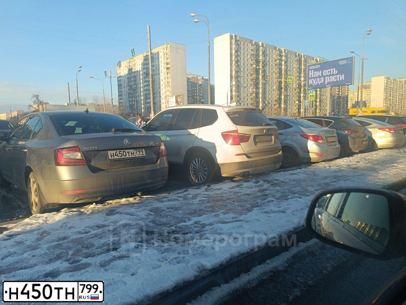 Фото автомобиля SKODA OCTAVIA, 2018 — госномер Н450ТН799. Цвет: ТЕМНО-СЕРЫЙ