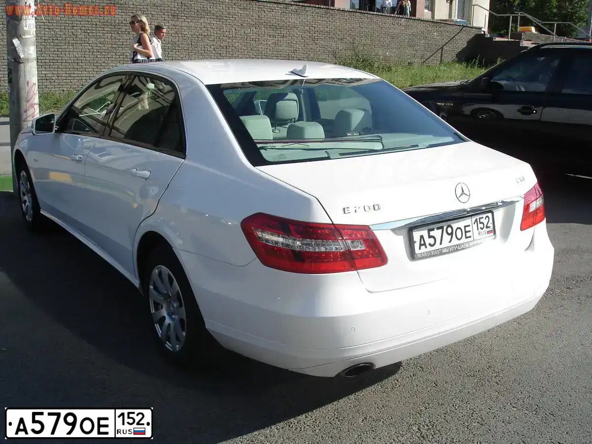 Фото автомобиля MERCEDES E-KLASSE, 2009 — госномер Р474МВ154. Цвет: Белый