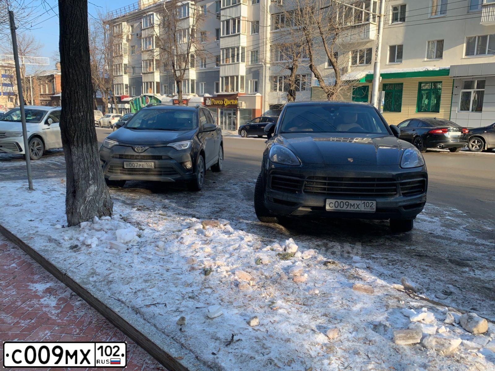 Фото автомобиля PORSCHE MACAN, 2018 — госномер К801СС799. Цвет: ЧЕРНЫЙ