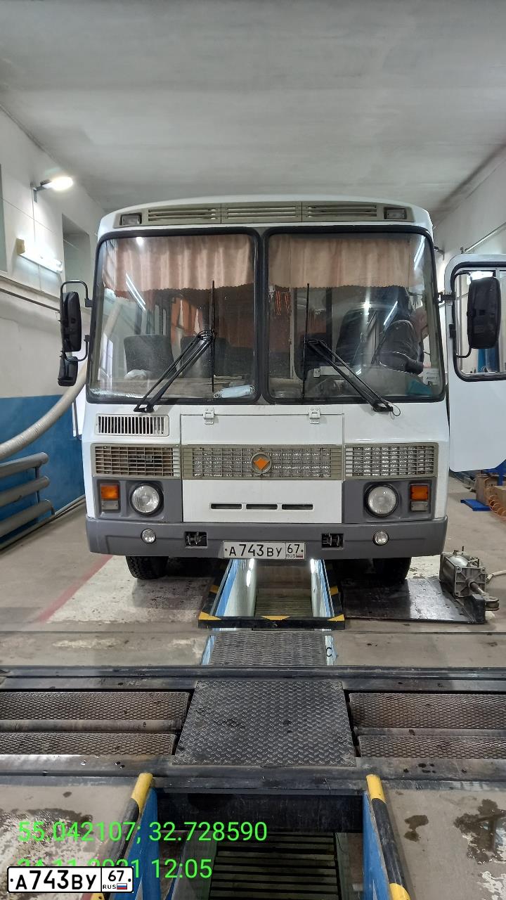 Фото автомобиля PAZ 3205, 2009 — госномер К005КН67. Цвет: Белый