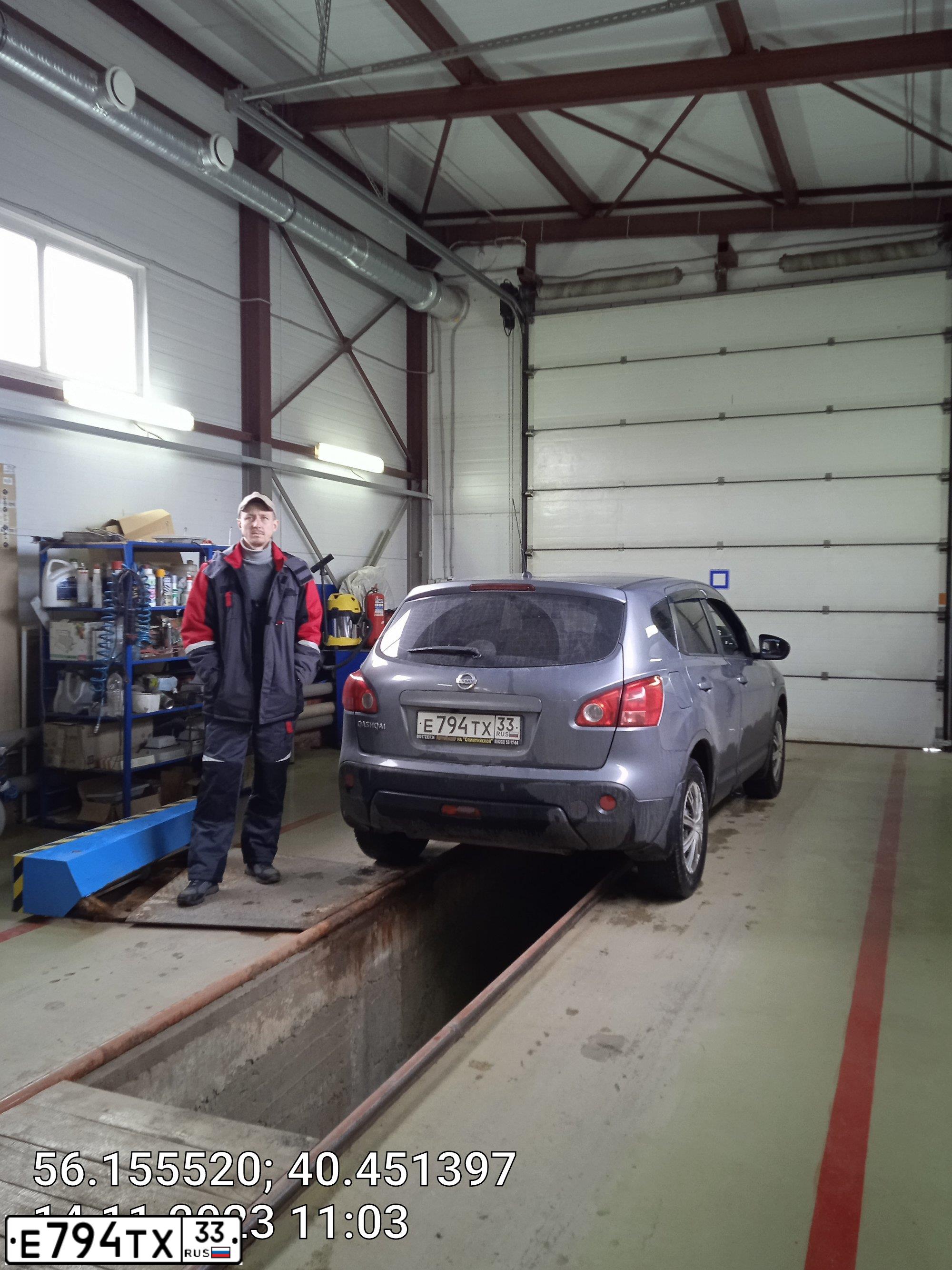 Фото автомобиля NISSAN QASHQAI, 2008 — госномер Е794ТХ33. Цвет: СЕРЫЙ