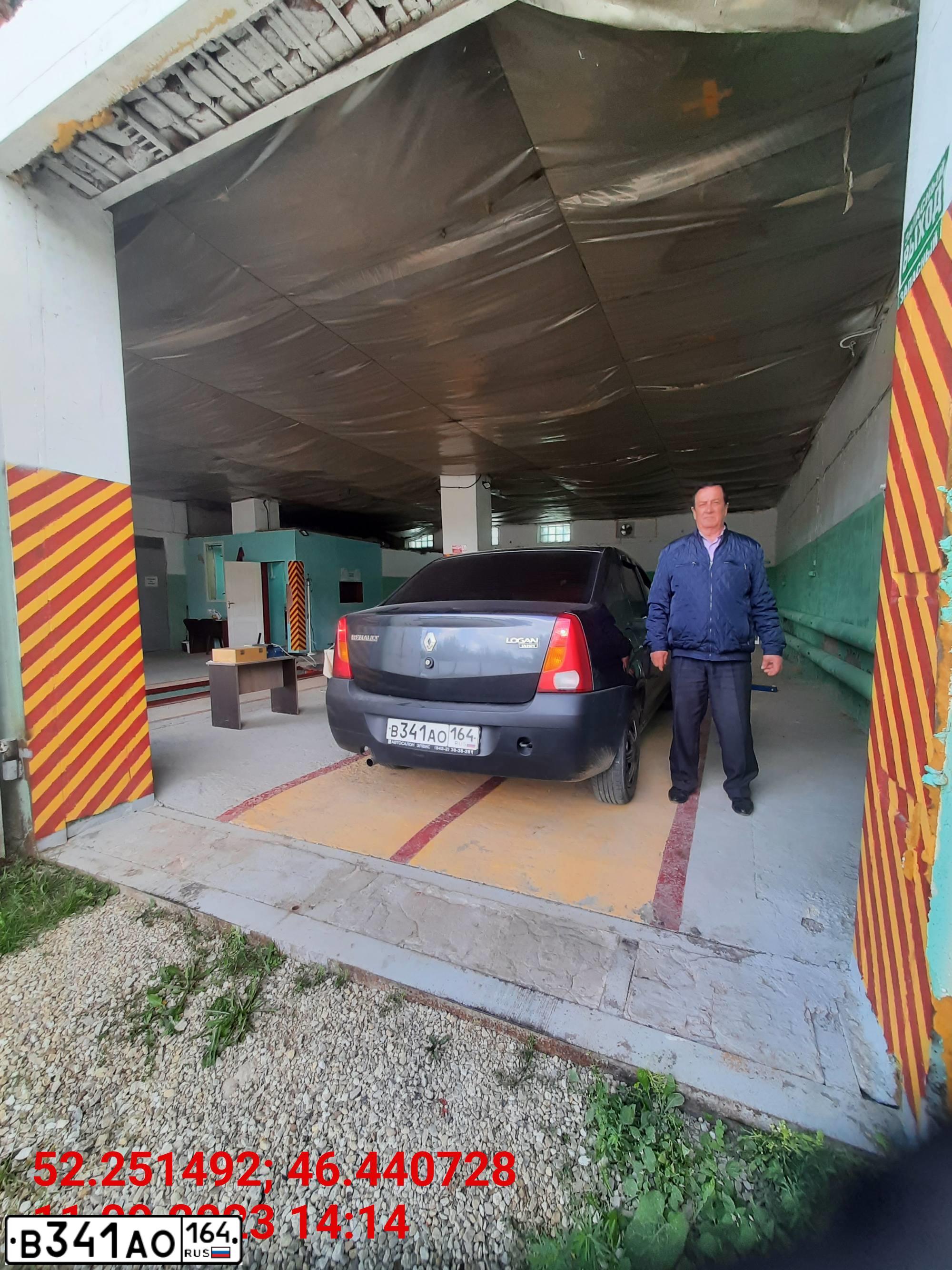 Фото автомобиля RENAULT LOGAN, 2009 — госномер В341АО164. Цвет: ТЕМНО СЕРЫЙ