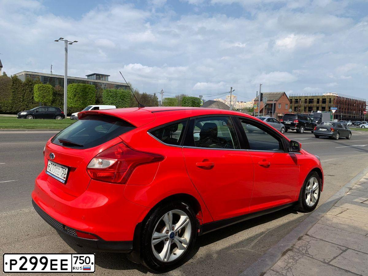 Фото автомобиля FORD FOCUS, 2013 — госномер Н108РЕ82. Цвет: КРАСНЫЙ