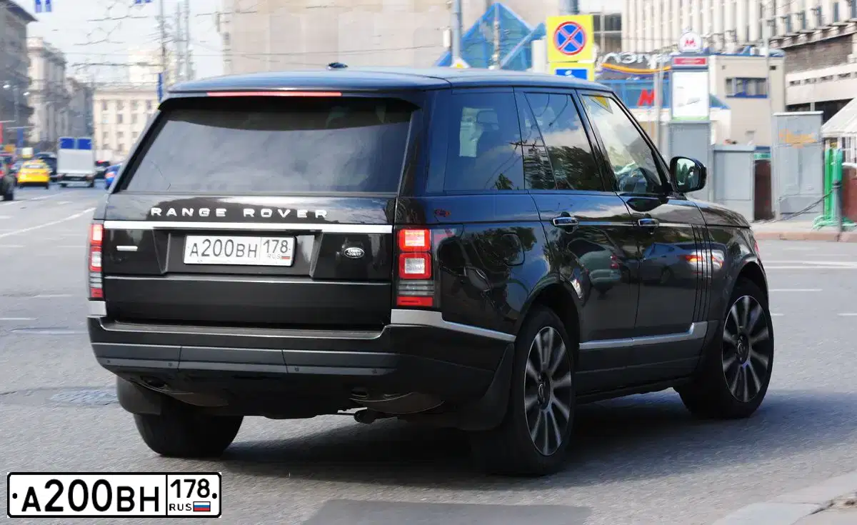 Фото автомобиля LANDROVER RANGE ROVER, 2013 — госномер А200ВН178. Цвет: ЧЕРНЫЙ