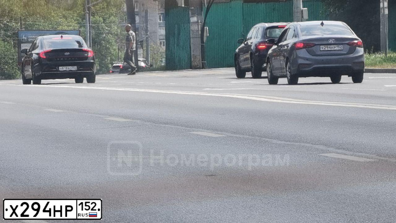 Фото автомобиля HYUNDAI SOLARIS, 2018 — госномер Х294НР152. Цвет: Серый