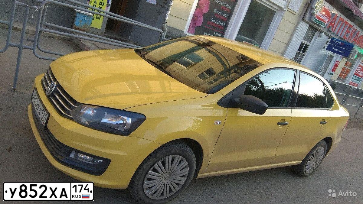 Фото автомобиля VOLKSWAGEN POLO, 2017 — госномер У852ХА174. Цвет: ЖЁЛТЫЙ