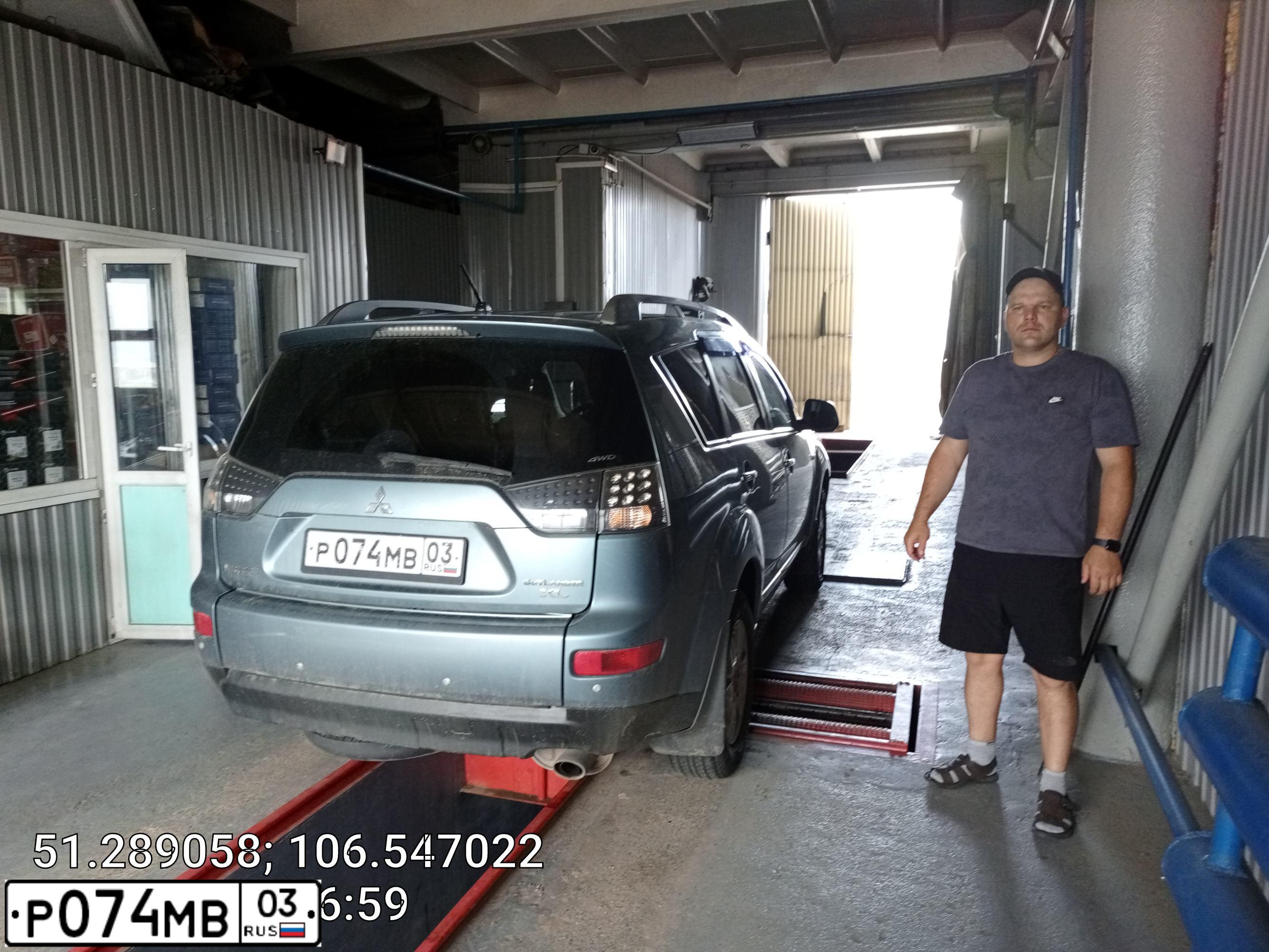 Фото автомобиля MITSUBISHI OUTLANDER, 2007 — госномер Р074МВ03. Цвет: СЕРО-ЗЕЛЕНЫЙ