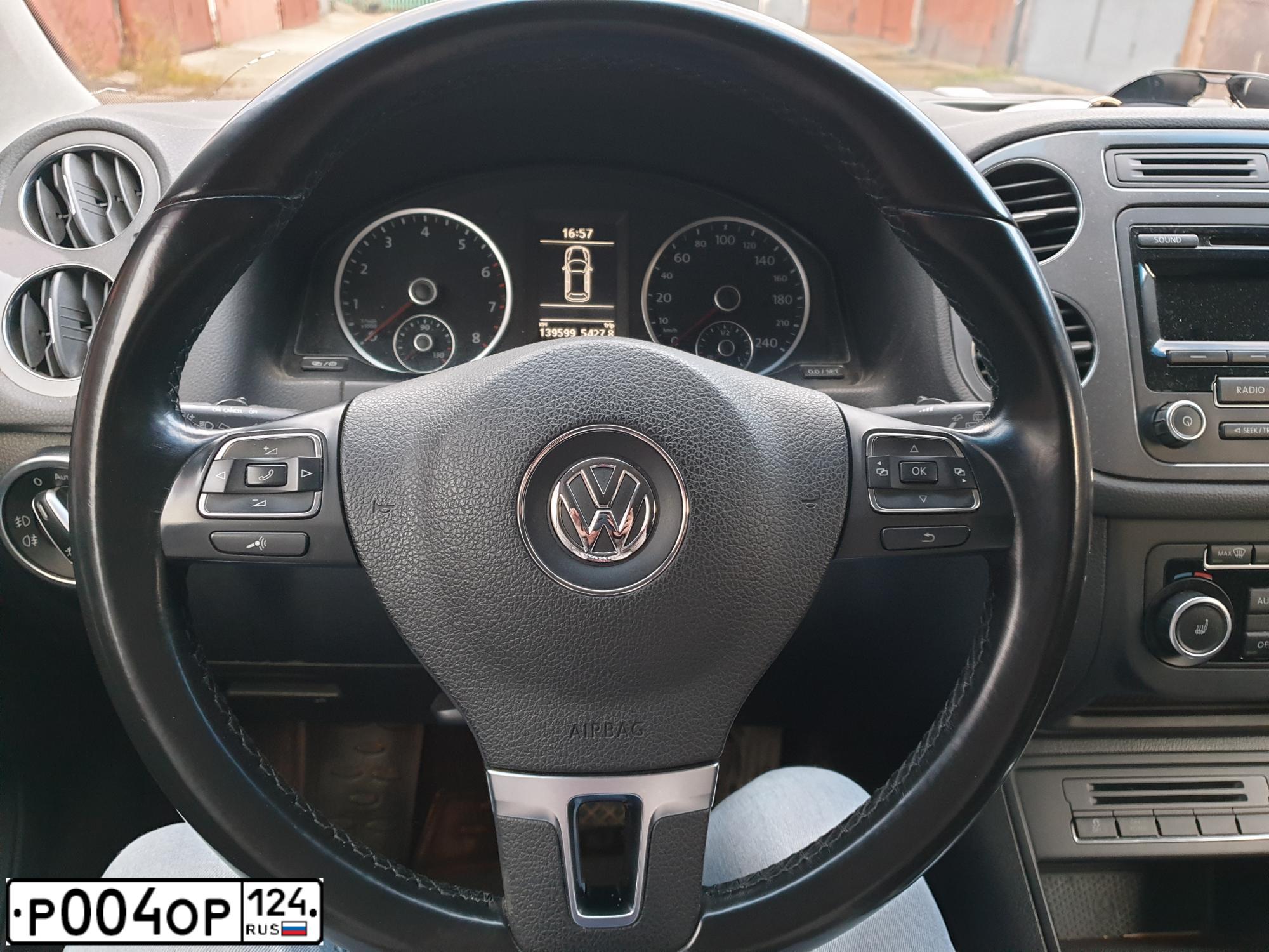 Фото автомобиля VOLKSWAGEN TIGUAN, 2012 — госномер С468КО142. Цвет: ВИШНЕВО-КРАСНЫЙ