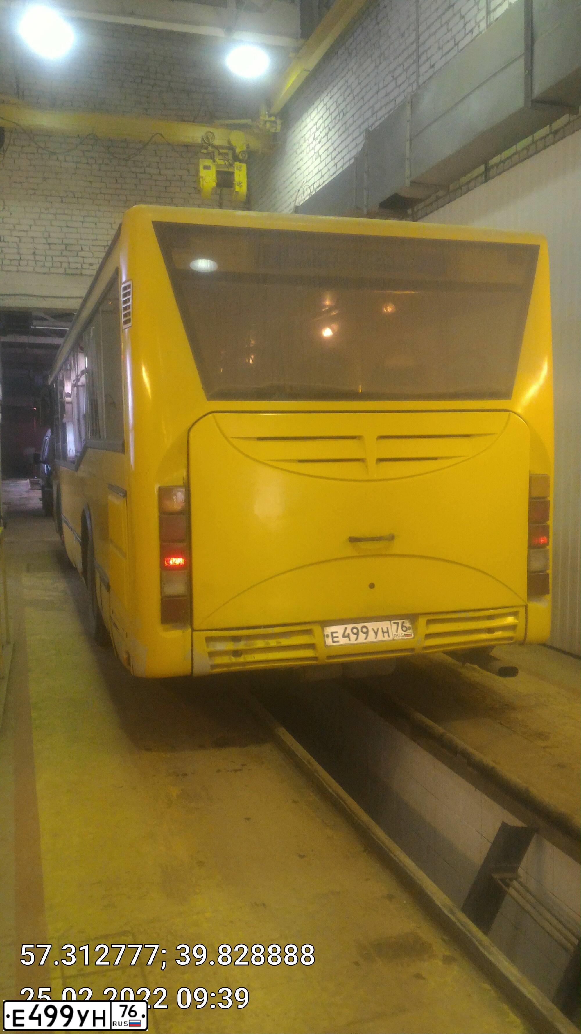 Фото автомобиля MARZ 4219/4319, 2007 — госномер Е499УН76. Цвет: ЖЕЛТЫЙ