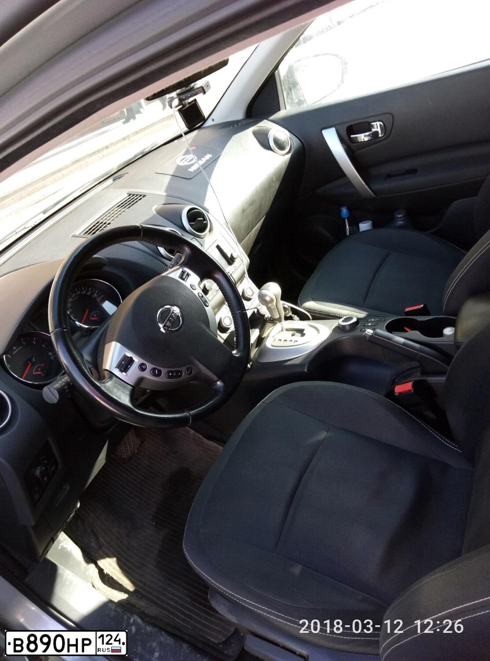 Фото автомобиля NISSAN QASHQAI, 2010 — госномер В890НР124. Цвет: серебристый