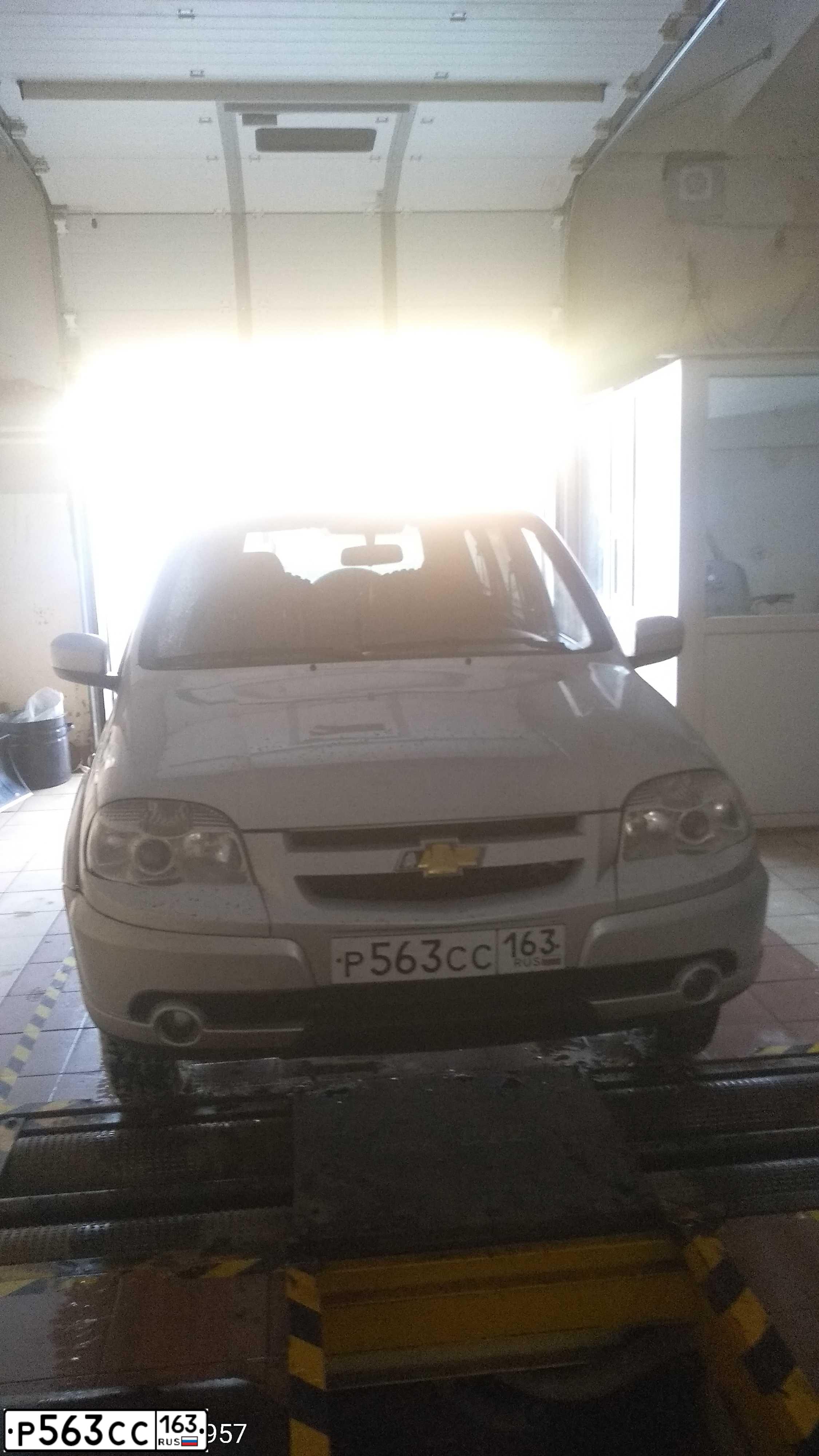 Фото автомобиля CHEVROLET NIVA, 2012 — госномер К940ХС716. Цвет: СВЕТЛО-СЕРЕБ МЕТАЛИК