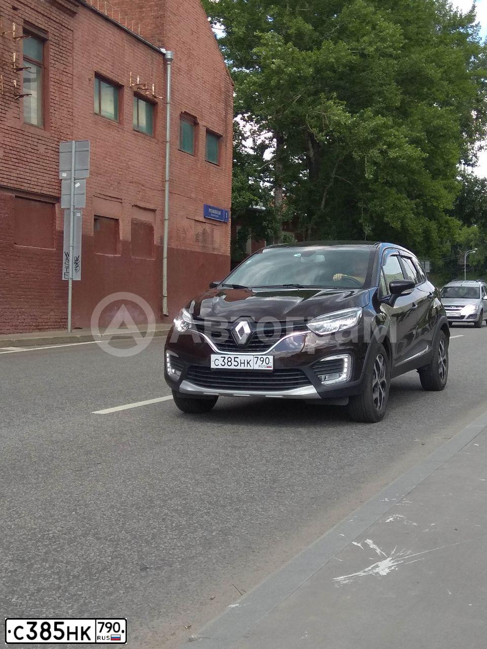 Фото автомобиля RENAULT KAPTUR, 2019 — госномер С385НК790. Цвет: КОРИЧНЕВЫЙ ЧЕРНЫЙ