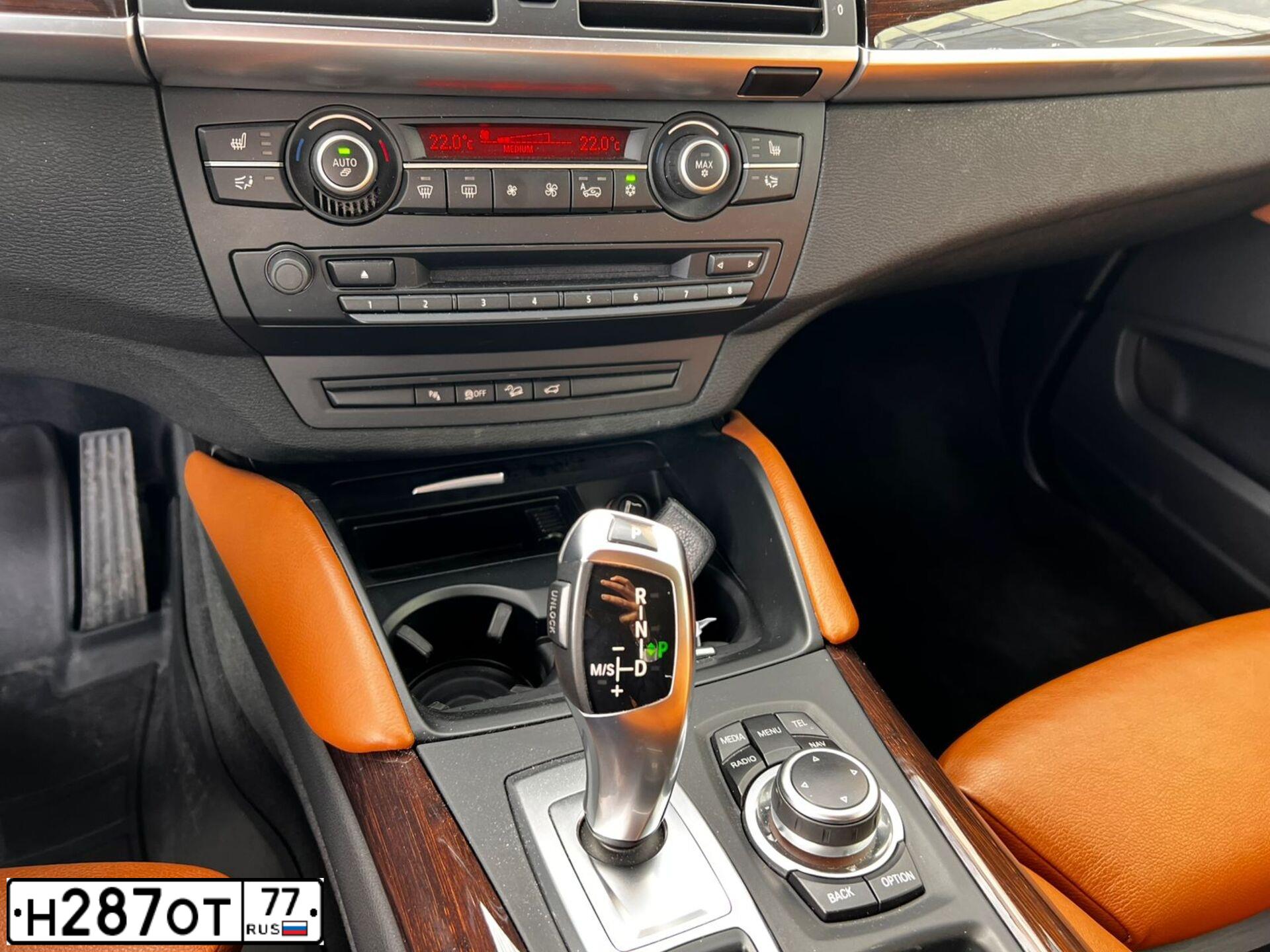 Фото автомобиля BMW X6, 2012 — госномер Н287ОТ77. Цвет: КОРИЧНЕВЫЙ