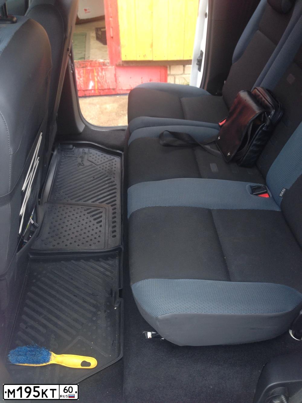 Фото автомобиля CITROEN BERLINGO, 2012 — госномер Е847ЕУ35. Цвет: Белый