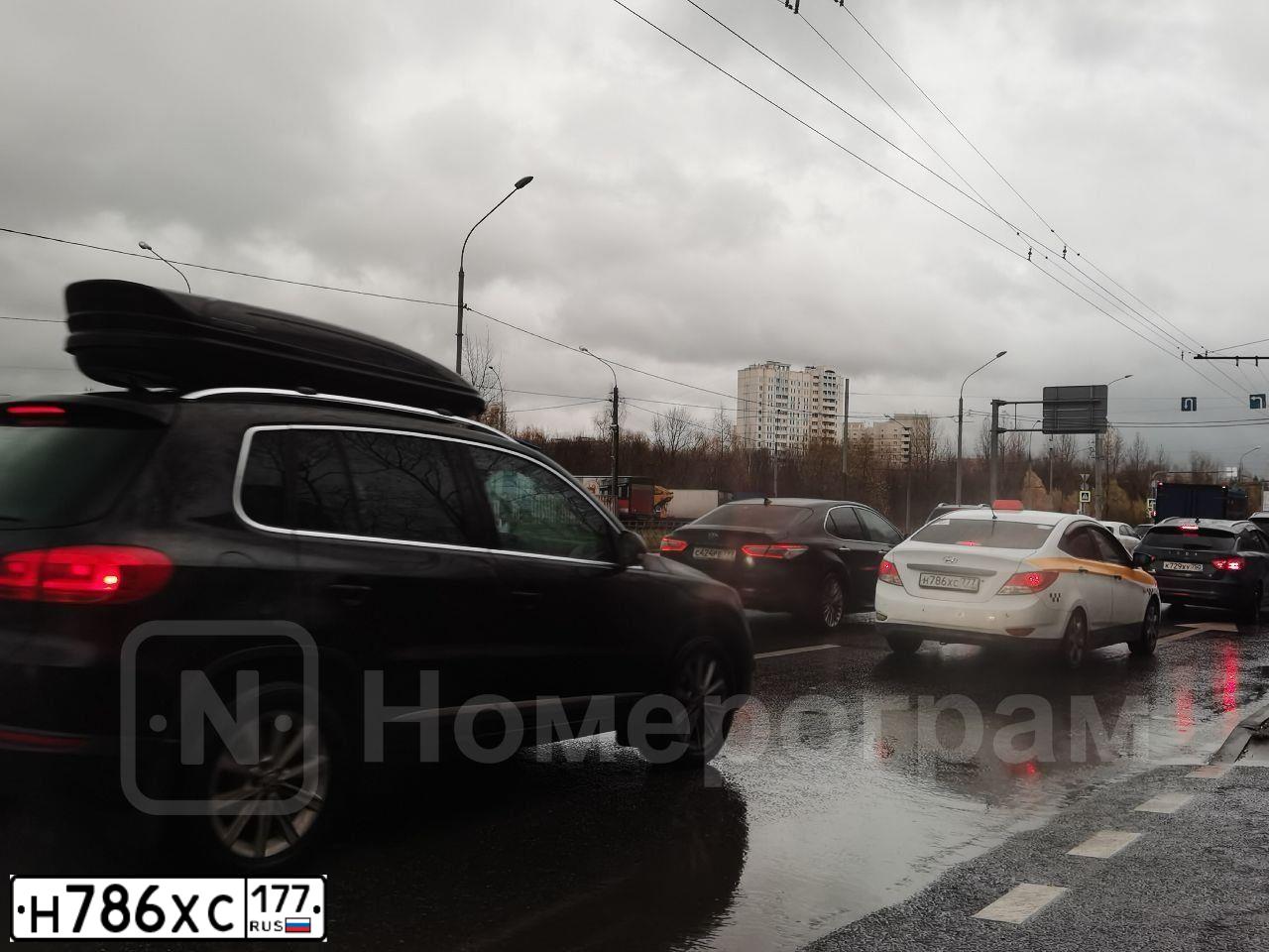 Фото автомобиля TAGAZ SONATA, 2006 — госномер Х010ОО26. Цвет: Серебристый