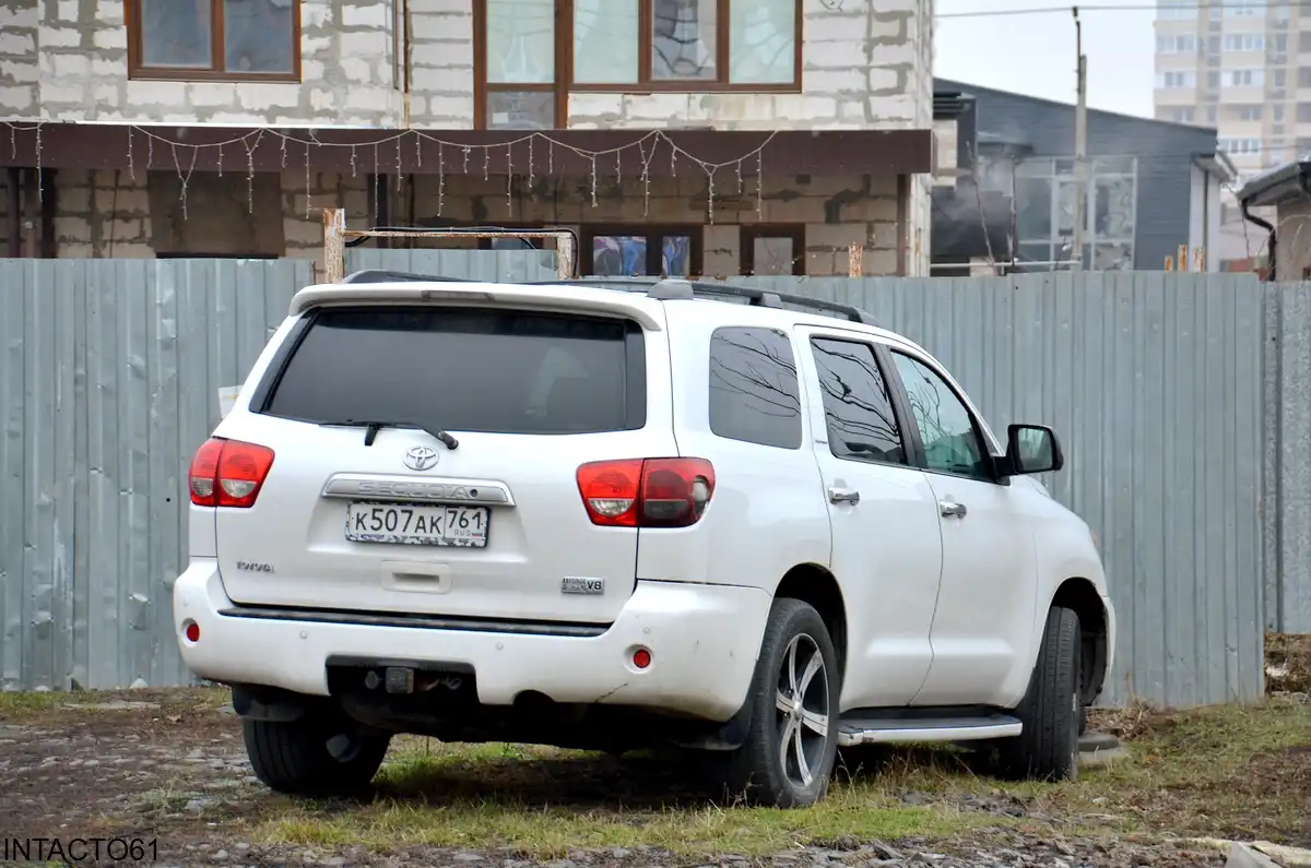 Фото автомобиля TOYOTA SEQUOIA, 2008 — госномер К507АК761. Цвет: Белый