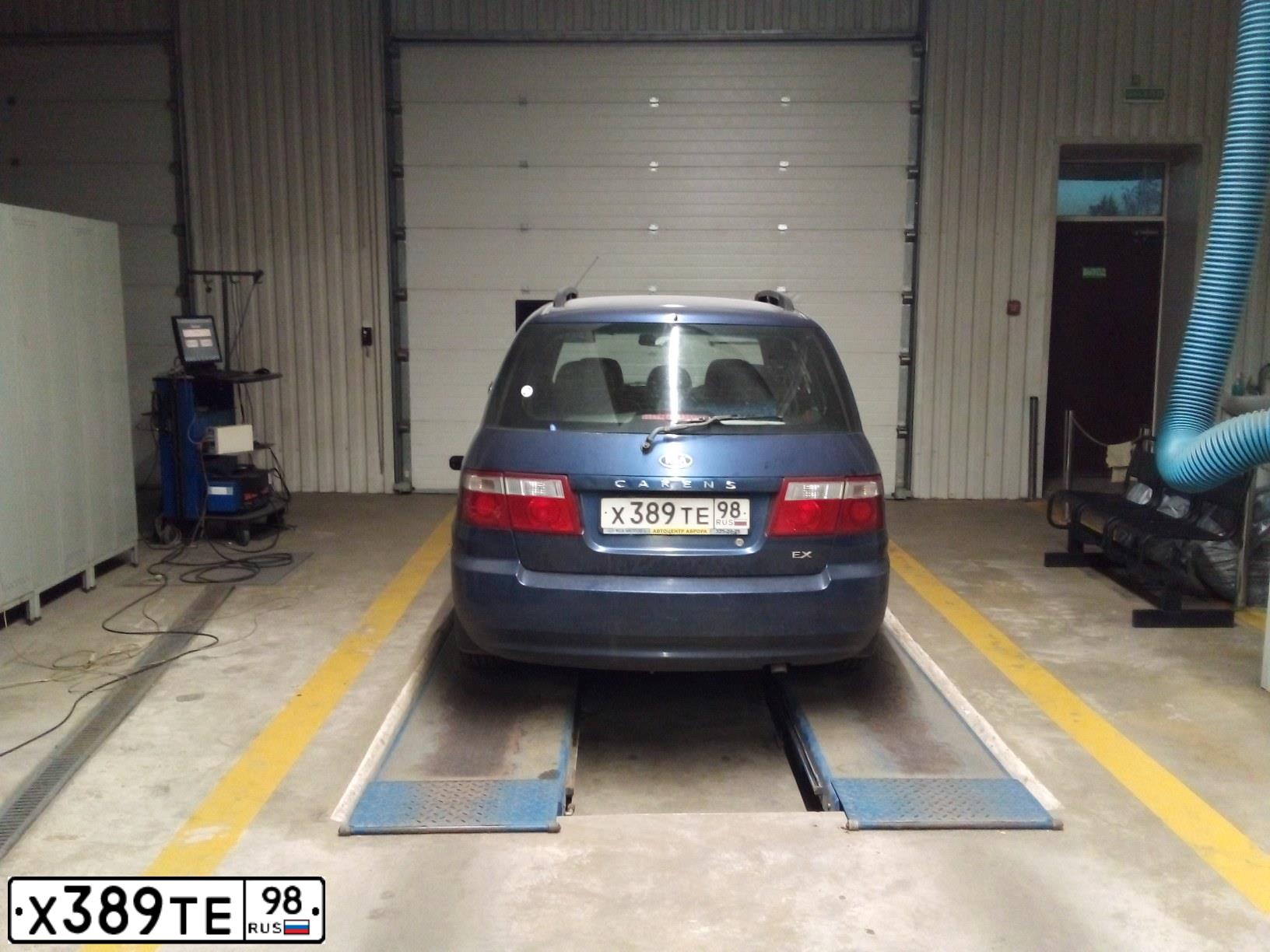 Фото автомобиля KIA CARENS, 2006 — госномер Х389ТЕ98. Цвет: ТЕМНО-СИНИЙ
