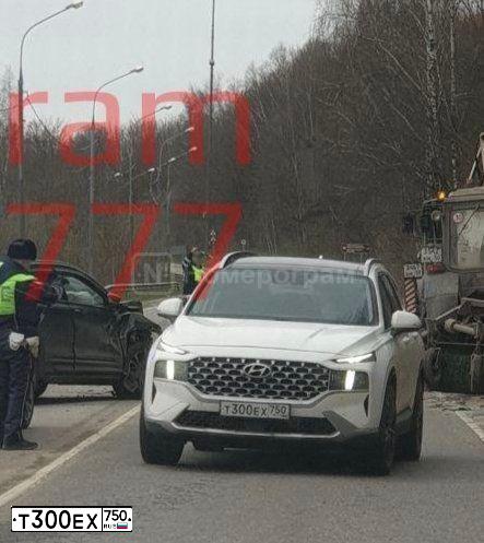 Фото автомобиля MERCEDES G-KLASSE, 2009 — госномер Т300ЕХ750. Цвет: Серый