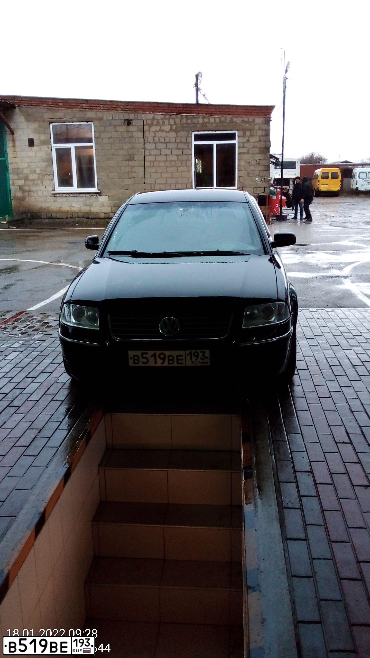 Фото автомобиля VOLKSWAGEN PASSAT, 2002 — госномер В519ВЕ193. Цвет: ЧЕРНЫЙ
