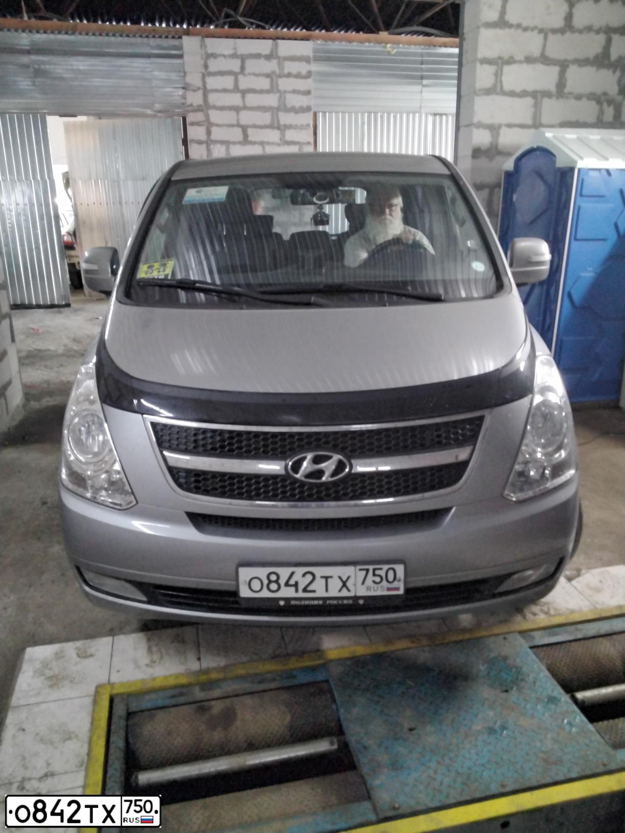 Фото автомобиля HYUNDAI GRAND STAREX, 2015 — госномер Р869ТТ40