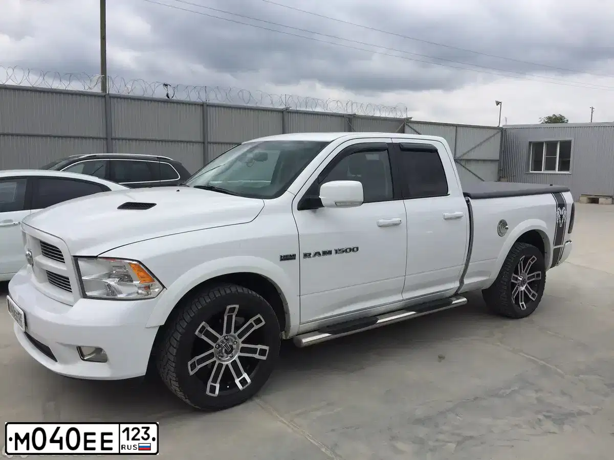 Фото автомобиля ДОДЖ RAM 1500, 2011 — госномер Т007АХ193. Цвет: Белый
