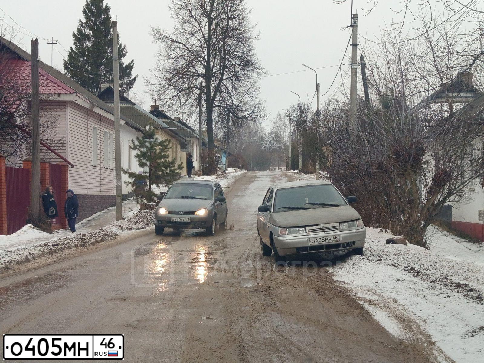 Фото автомобиля LADA 2112, 2005 — госномер Н074СЕ37. Цвет: Светло-Серебристый металлик