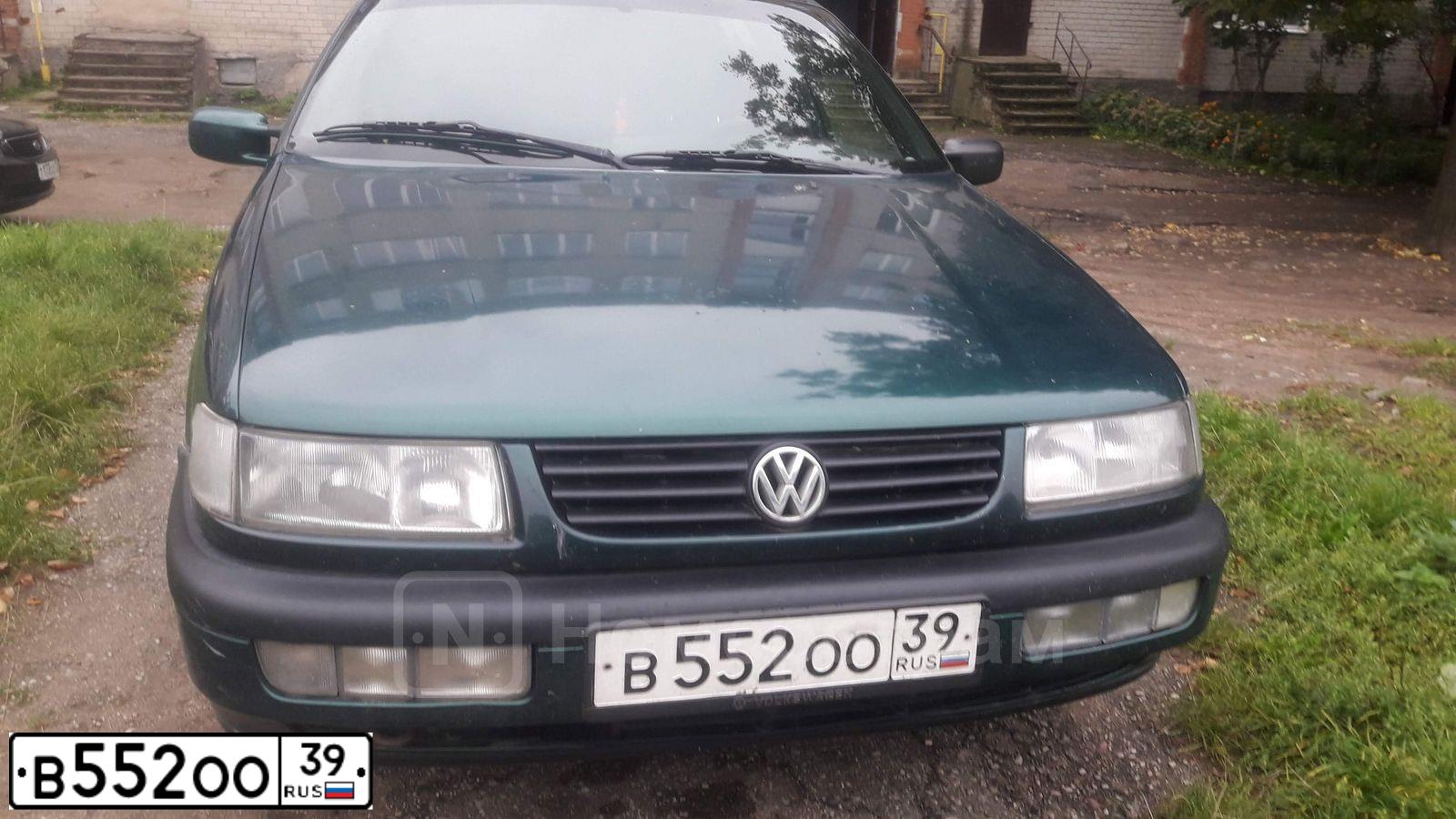 Фото автомобиля VOLKSWAGEN PASSAT, 1990 — госномер С595ТК39. Цвет: ЗЕЛЕНЫЙ