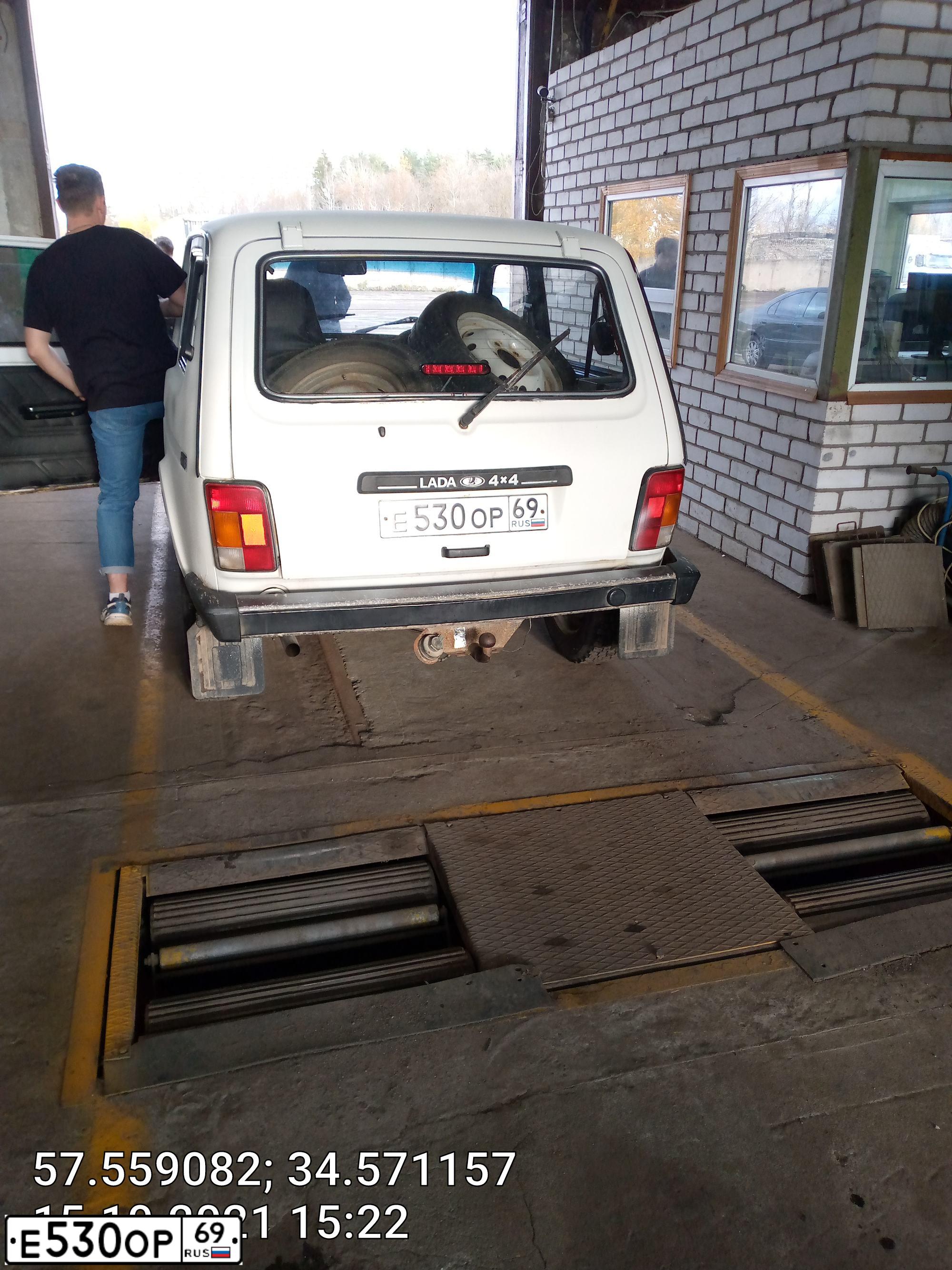 Фото автомобиля LADA 2121 NIVA, 2008 — госномер Е530ОР69. Цвет: БЕЛЫЙ ЯРКИЙ