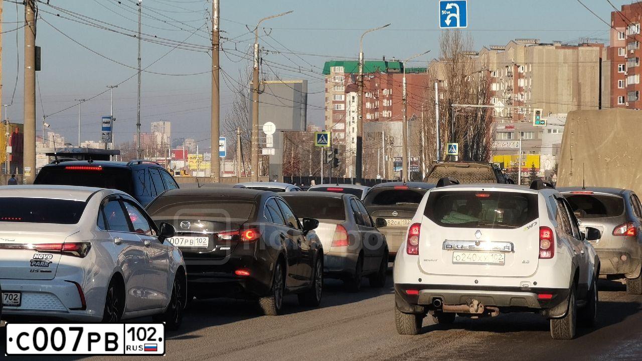 Фото автомобиля CHEVROLET NIVA, 2012 — госномер У707НЕ02. Цвет: ЯРКО-БЕЛЫЙ