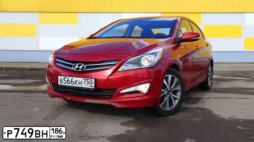 Фото автомобиля HYUNDAI SOLARIS, 2015 — госномер Р749ВН186. Цвет: Серебристый