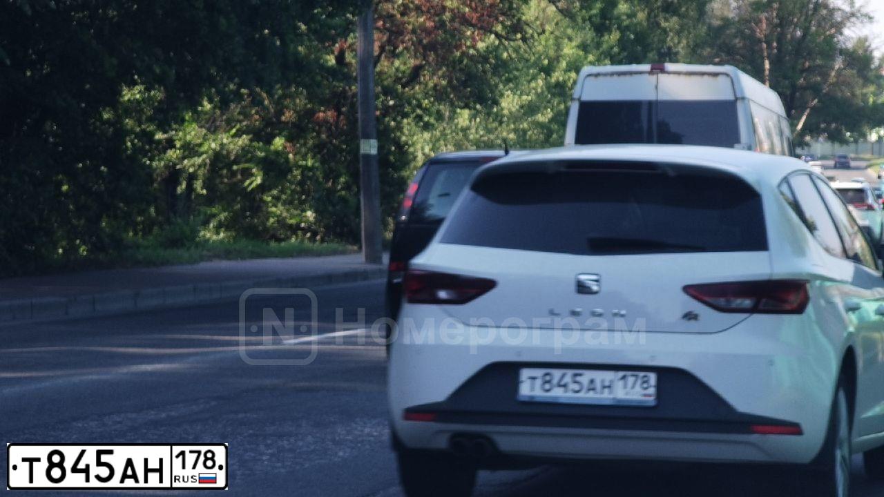 Фото автомобиля SEAT LEON, 2014 — госномер Т863АХ196. Цвет: Белый