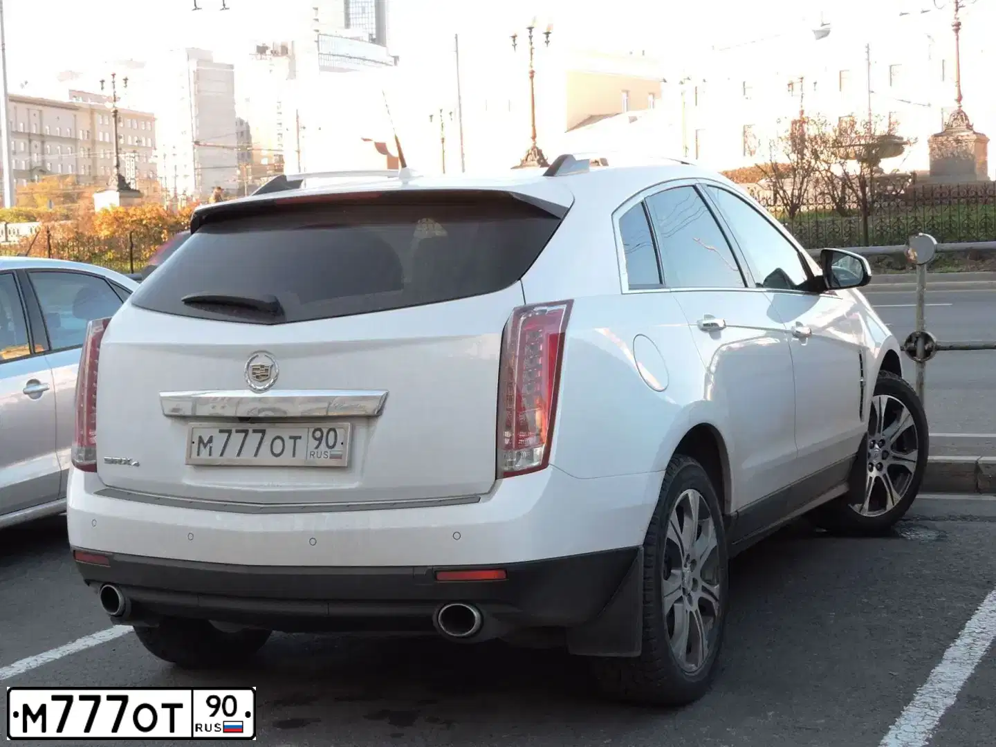 Фото автомобиля VOLKSWAGEN PASSAT, 2001 — госномер М777ОТ90. Цвет: СЕРЕБРИСТЫЙ