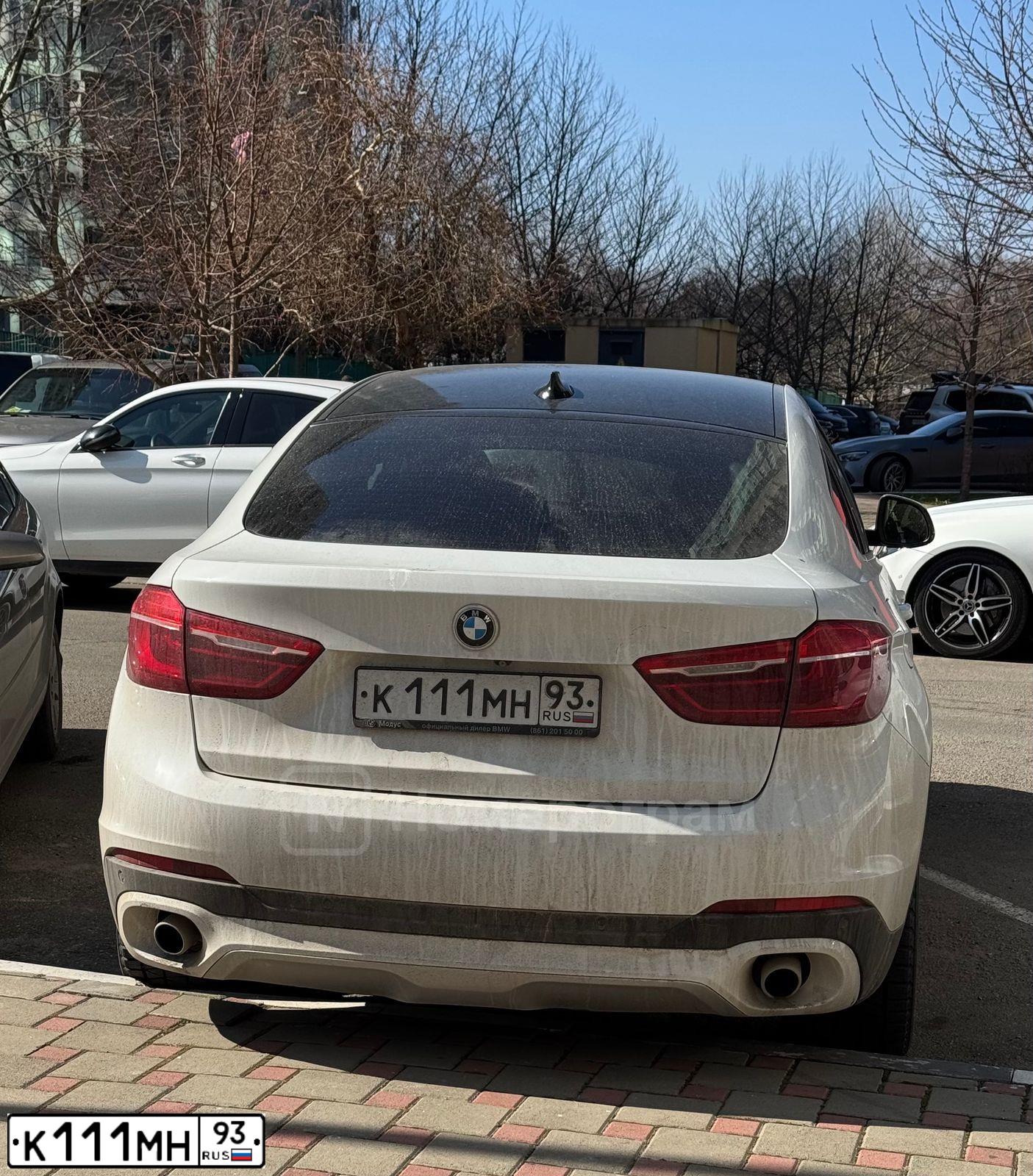 Фото автомобиля BMW X6, 2014 — госномер К111МН93. Цвет: БЕЛЫЙ