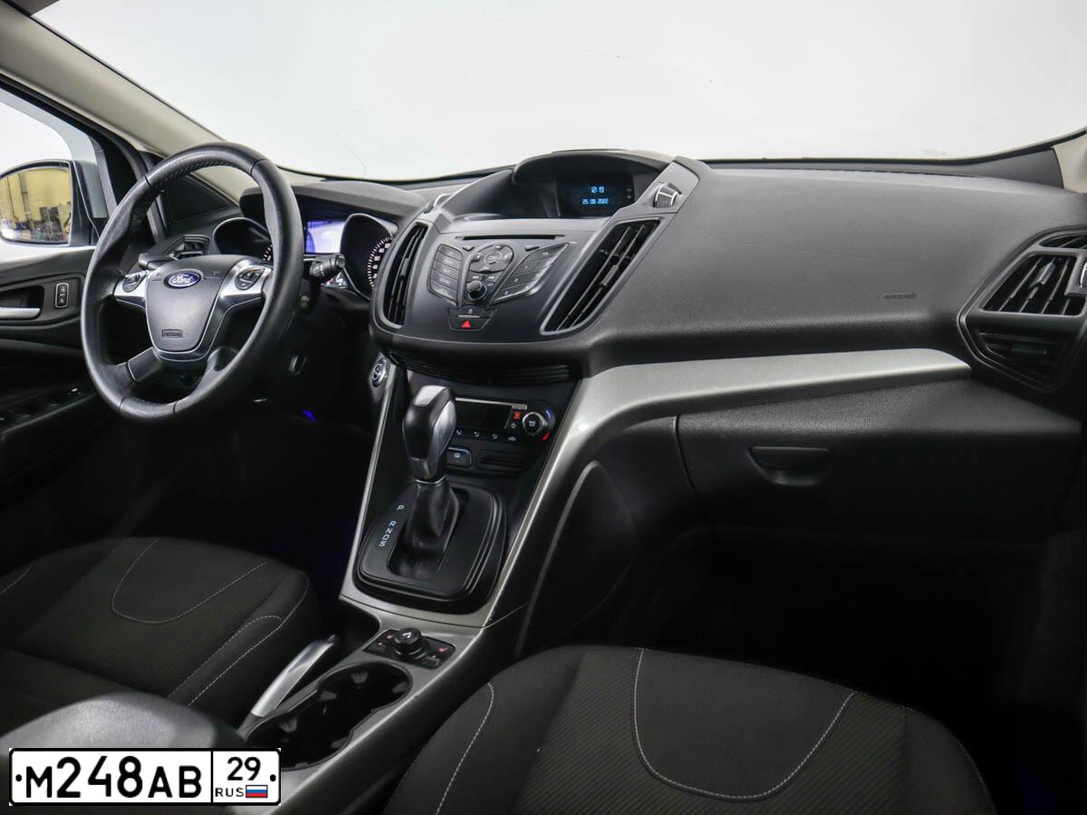 Фото автомобиля FORD KUGA, 2013 — госномер О397СР29. Цвет: Белый