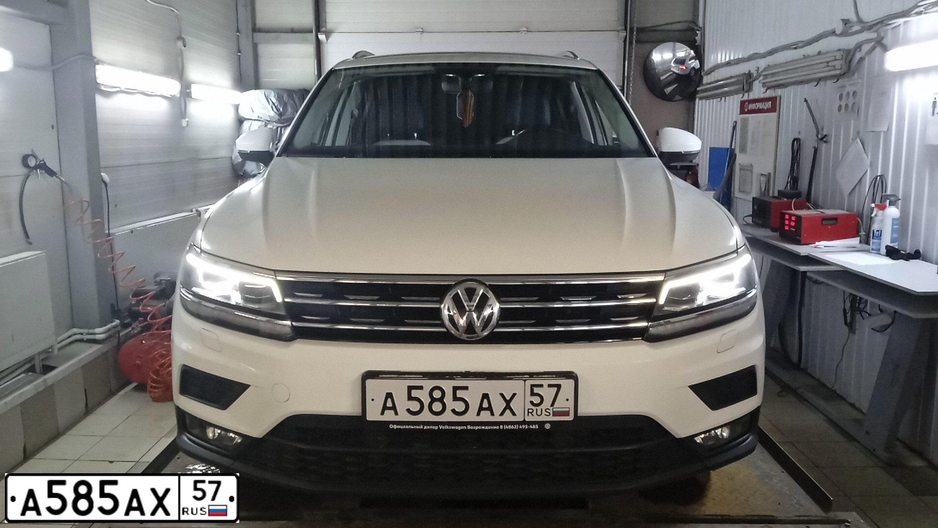 Фото автомобиля VOLKSWAGEN TIGUAN, 2017 — госномер А585АХ57. Цвет: БЕЛЫЙ