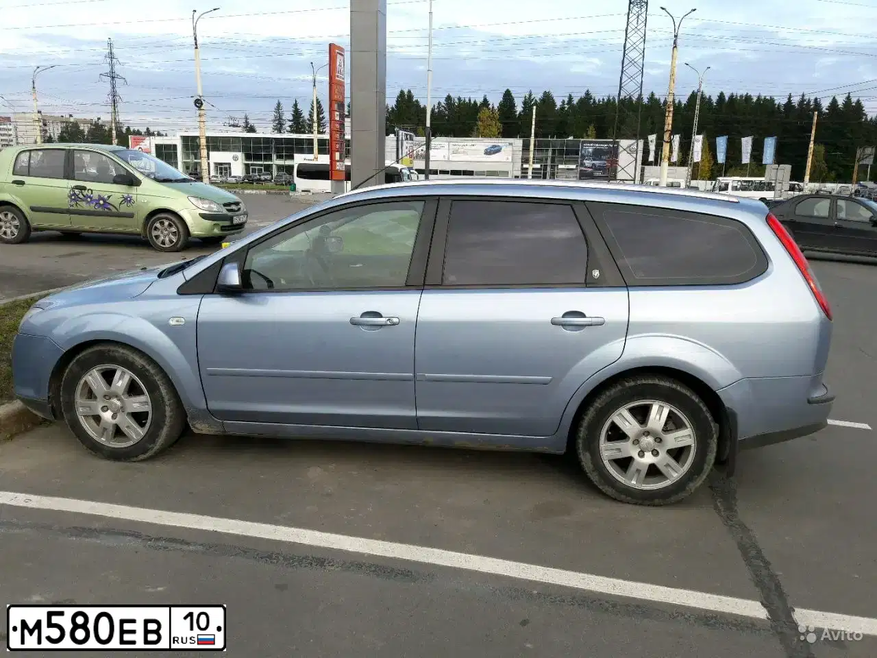 Фото автомобиля FORD FOCUS, 2005 — госномер М580ЕВ10. Цвет: СВЕТЛО-СЕРО-ГОЛУБОЙ