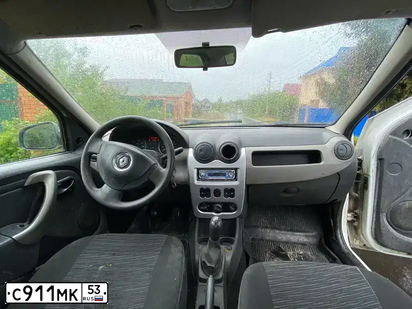 Фото автомобиля RENAULT LOGAN, 2011 — госномер Н909КТ797. Цвет: Белый