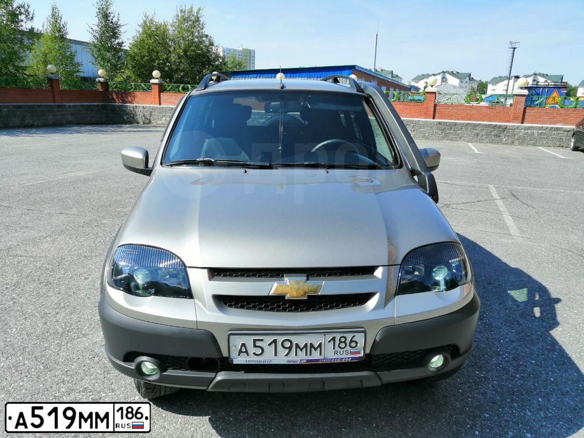 Фото автомобиля CHEVROLET NIVA, 2017 — госномер Е033РО186