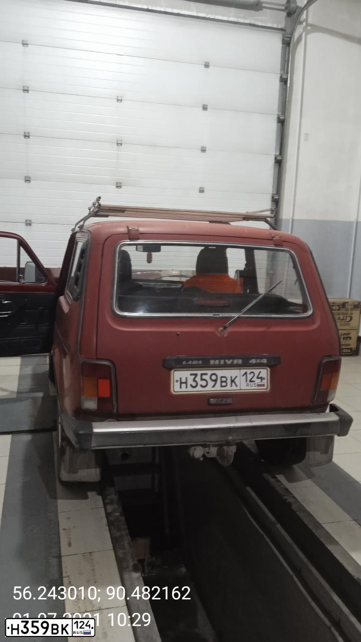 Фото автомобиля LADA 2121 NIVA, 1996 — госномер Н359ВК124. Цвет: ВИШНЯ