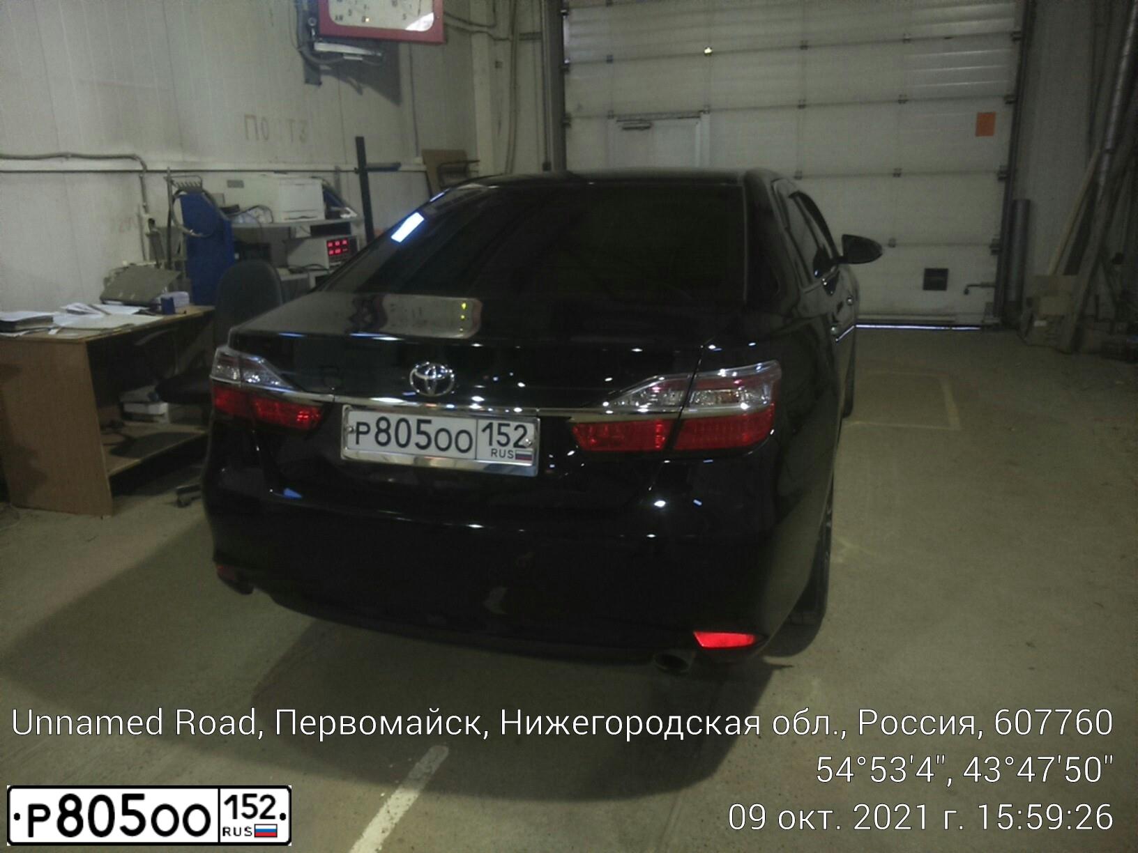Фото автомобиля TOYOTA CAMRY, 2016 — госномер Р805ОО152. Цвет: ЧЕРНЫЙ МЕТАЛЛИК