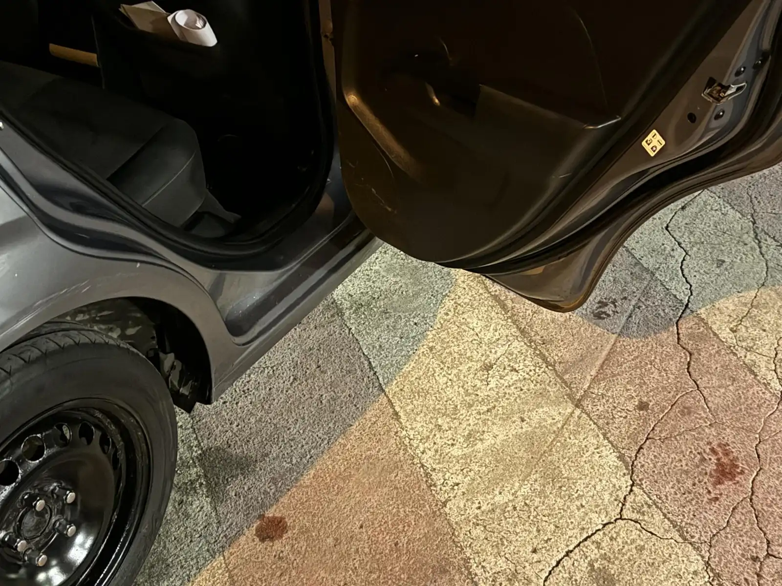 Фото автомобиля CHEVROLET AVEO, 2014 — госномер М643КМ750. Цвет: СЕРЫЙ МЕТАЛЛИК