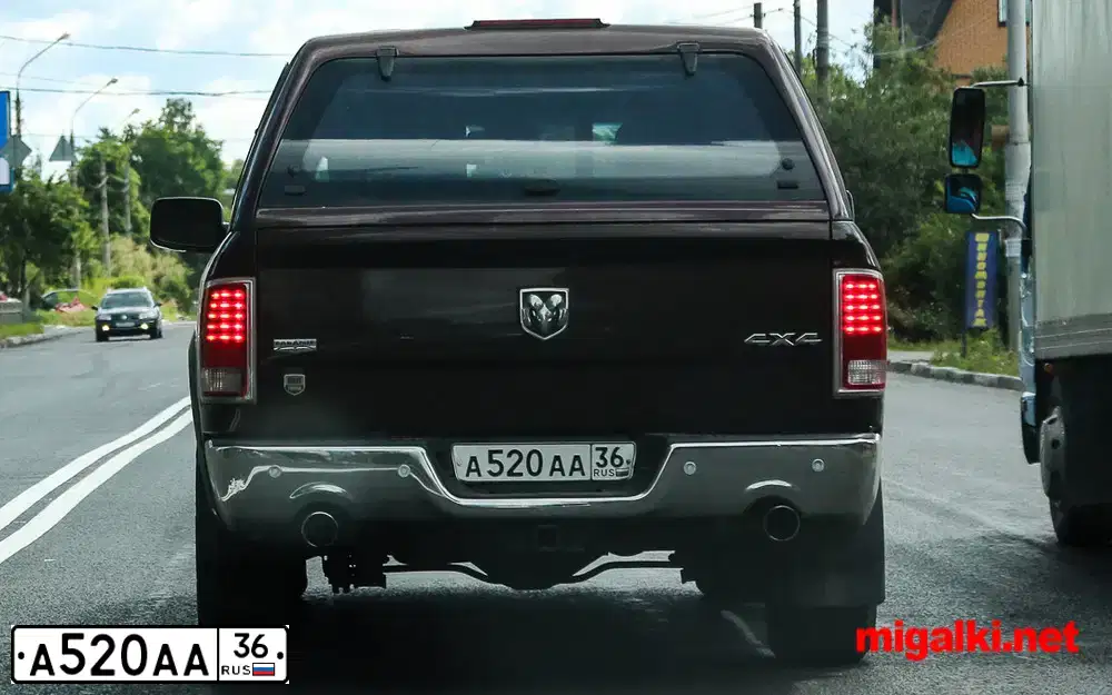 Фото автомобиля GAZ 3102 WOLGA, 1998 — госномер А520АА36. Цвет: СИНЕ-ЗЕЛЕНЫЙ