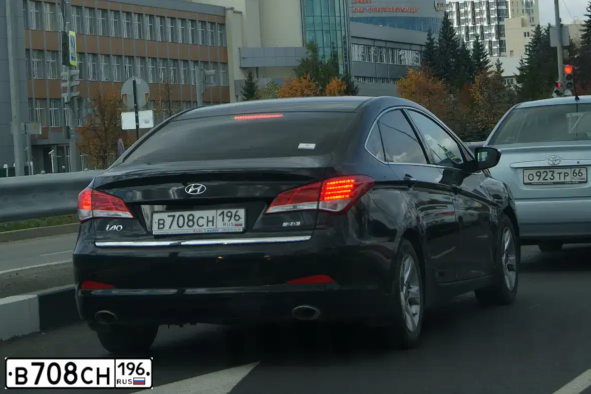 Фото автомобиля HYUNDAI I40, 2014 — госномер В708СН196. Цвет: ЧЕРНЫЙ