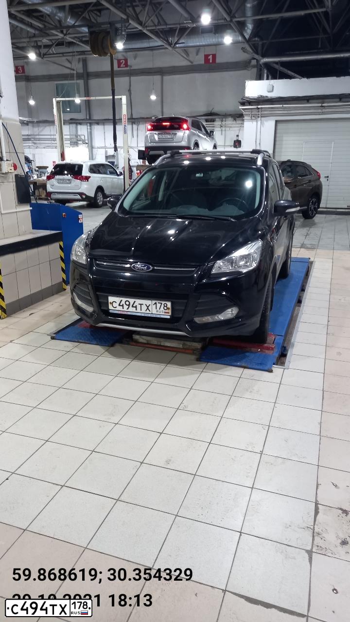 Фото автомобиля FORD KUGA, 2014 — госномер С494ТХ178. Цвет: ЧЕРНЫЙ