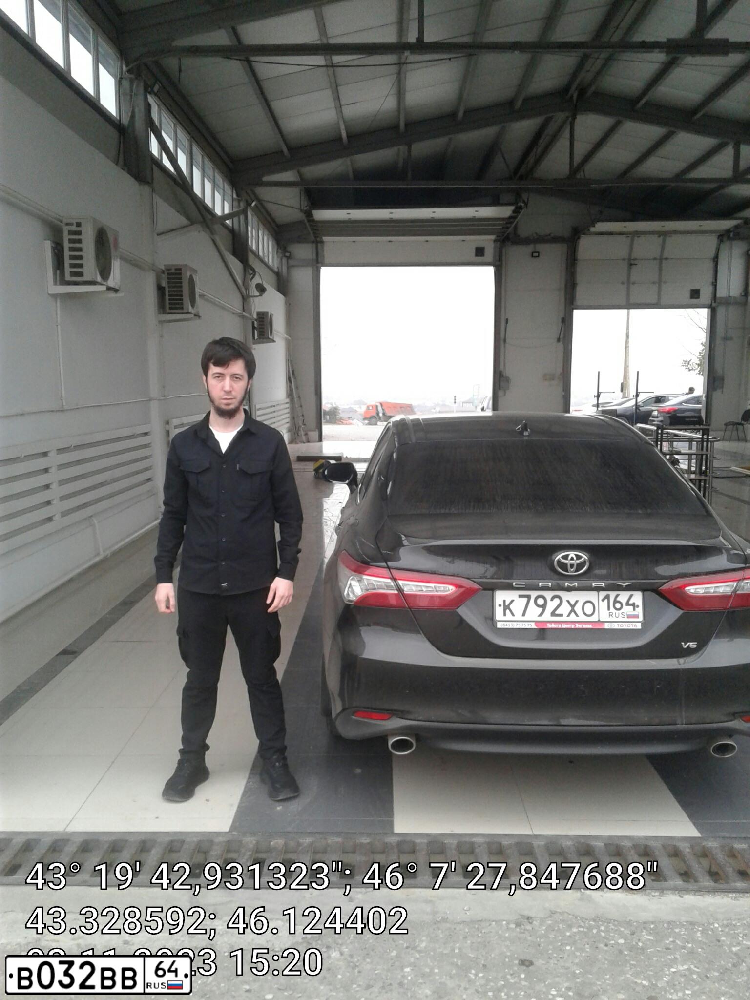 Фото автомобиля TOYOTA CAMRY, 2015 — госномер В664МА164. Цвет: ЧЕРНЫЙМЕТАЛЛИК