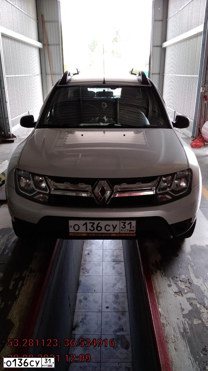 Фото автомобиля RENAULT DUSTER, 2015 — госномер О136СУ31. Цвет: СВЕТЛО-СЕРЫЙ